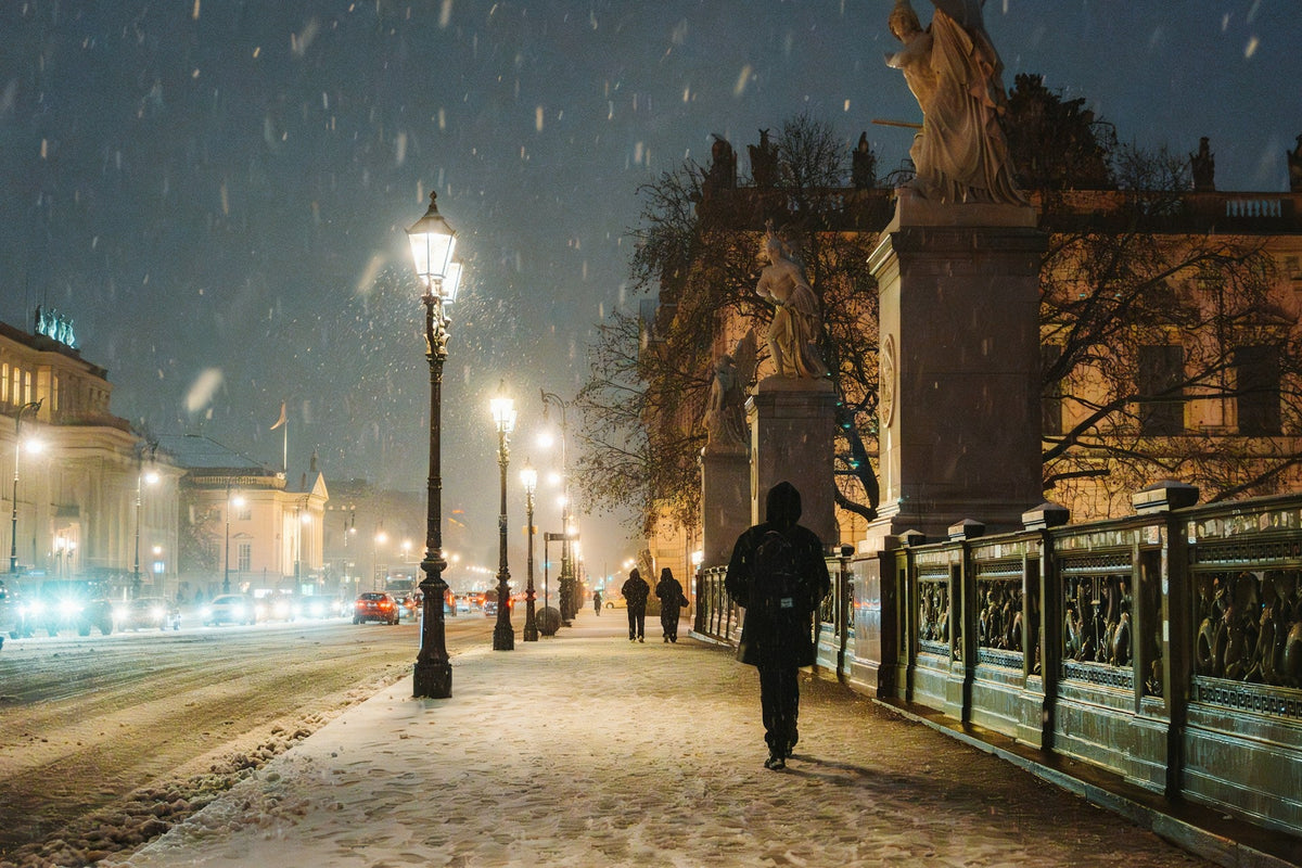 City_Night_Photography_in_Winter_2026_27_10_Mistakes_That_Ruin_Your_Shots