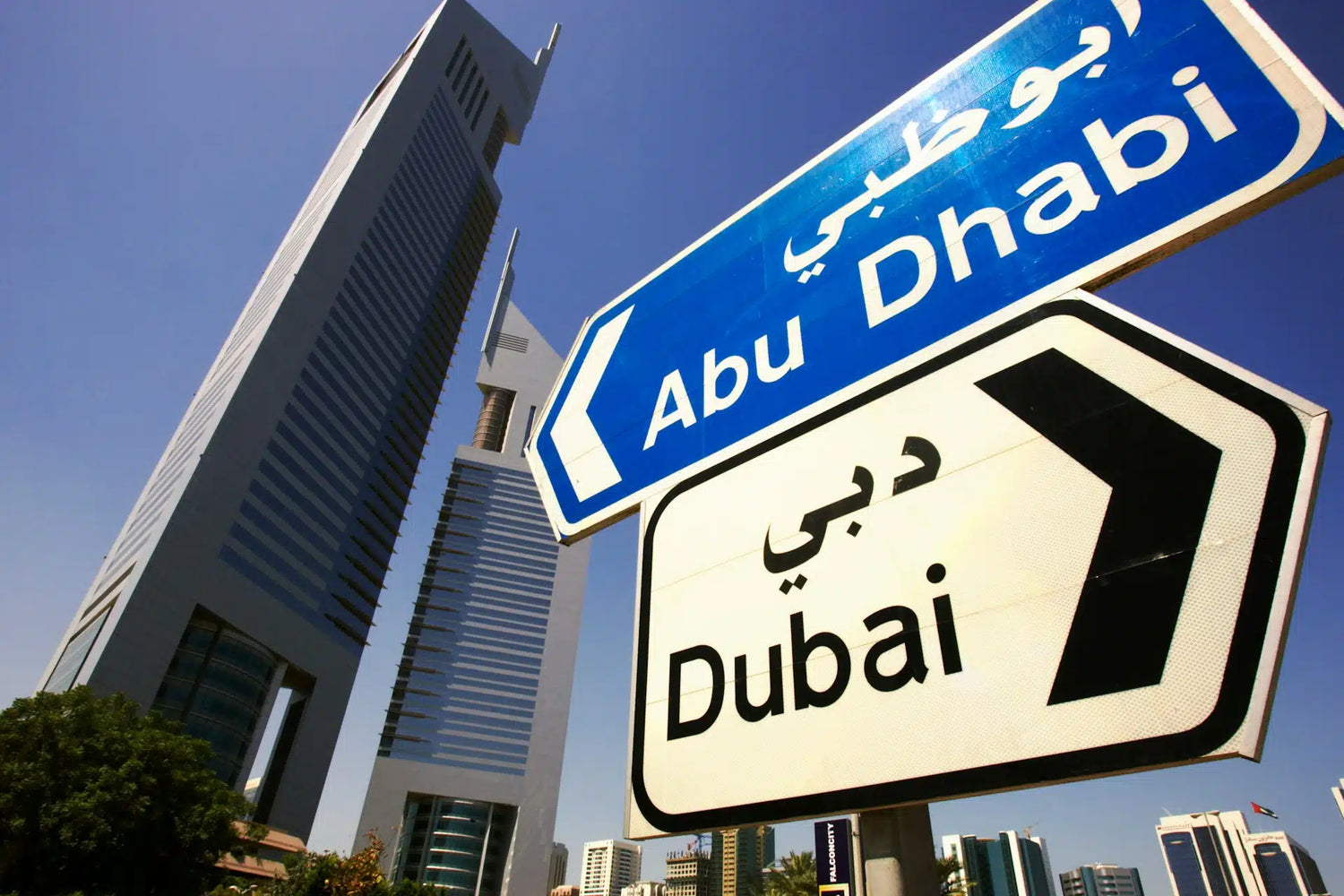 Dubai_Or_Abu_Dhabi_What_To_Choose_For_Your_First_Time