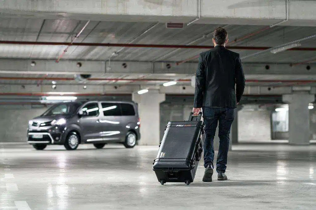 Large Wheeled Suitcase How To Choose The Most Durable One