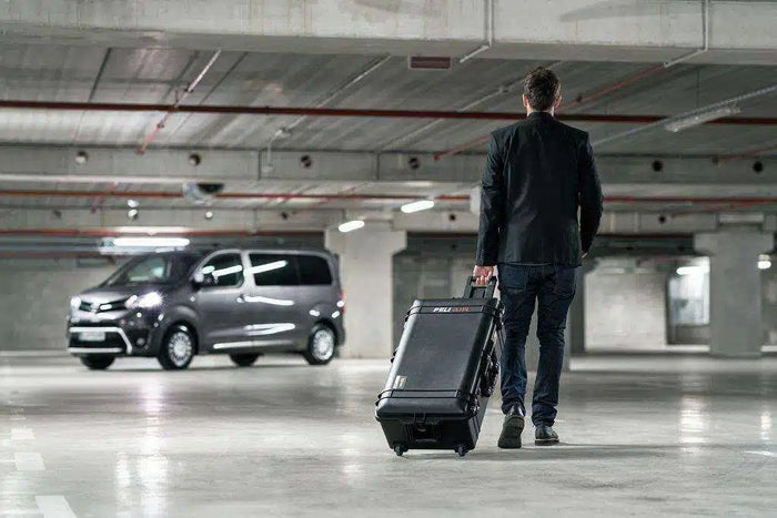 Large Wheeled Suitcase How To Choose The Most Durable One