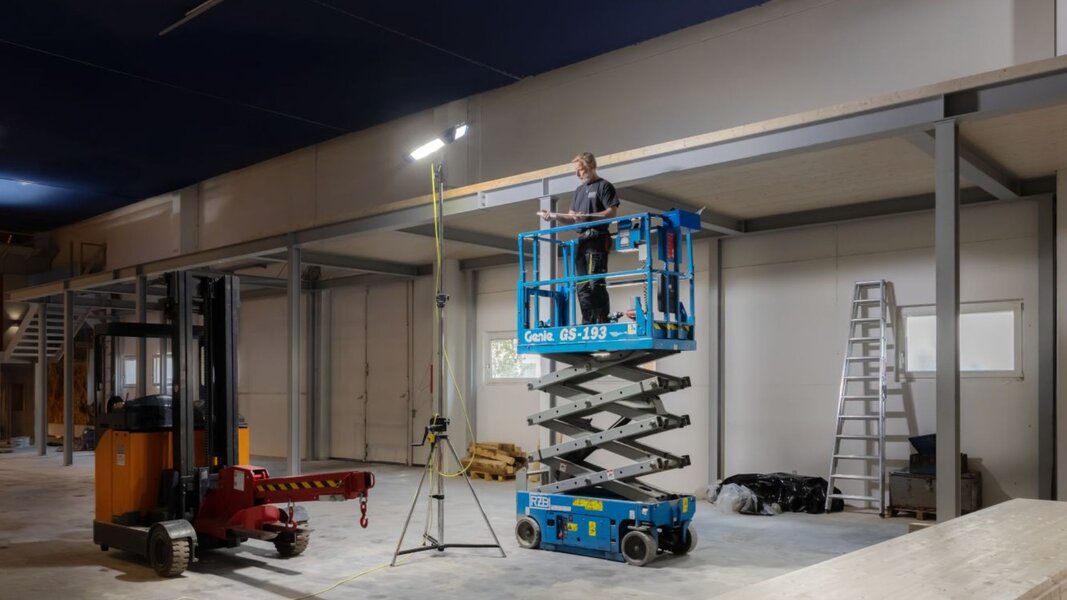 Aluevalaistusjarjestelma_100_000_lm_SONLUX_POWERCASE_L_80C03001-0006