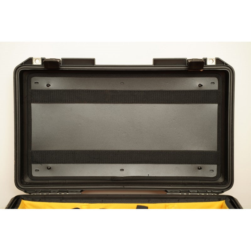 Locul_pentru_laptop_in_capacul_cutiei_Peli_Poklopac_za_laptop_u_Peli_koferu_Capac_pentru_laptop_in_cutie_Peli_1535_1510_im2500