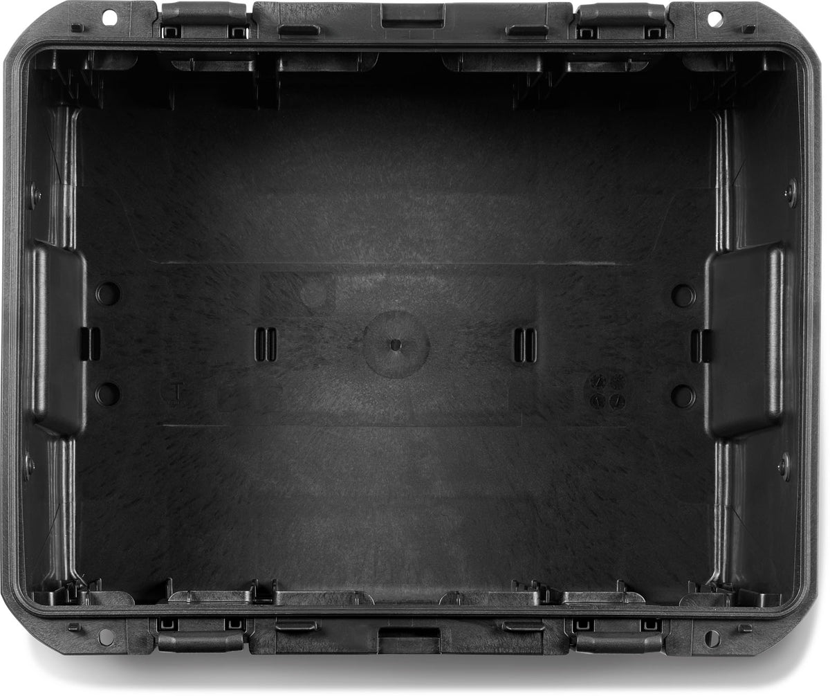 Peli CRATE 45L transportkasse i svart med åpent lokk, innsyn i det tomme interiøret på 45 liter