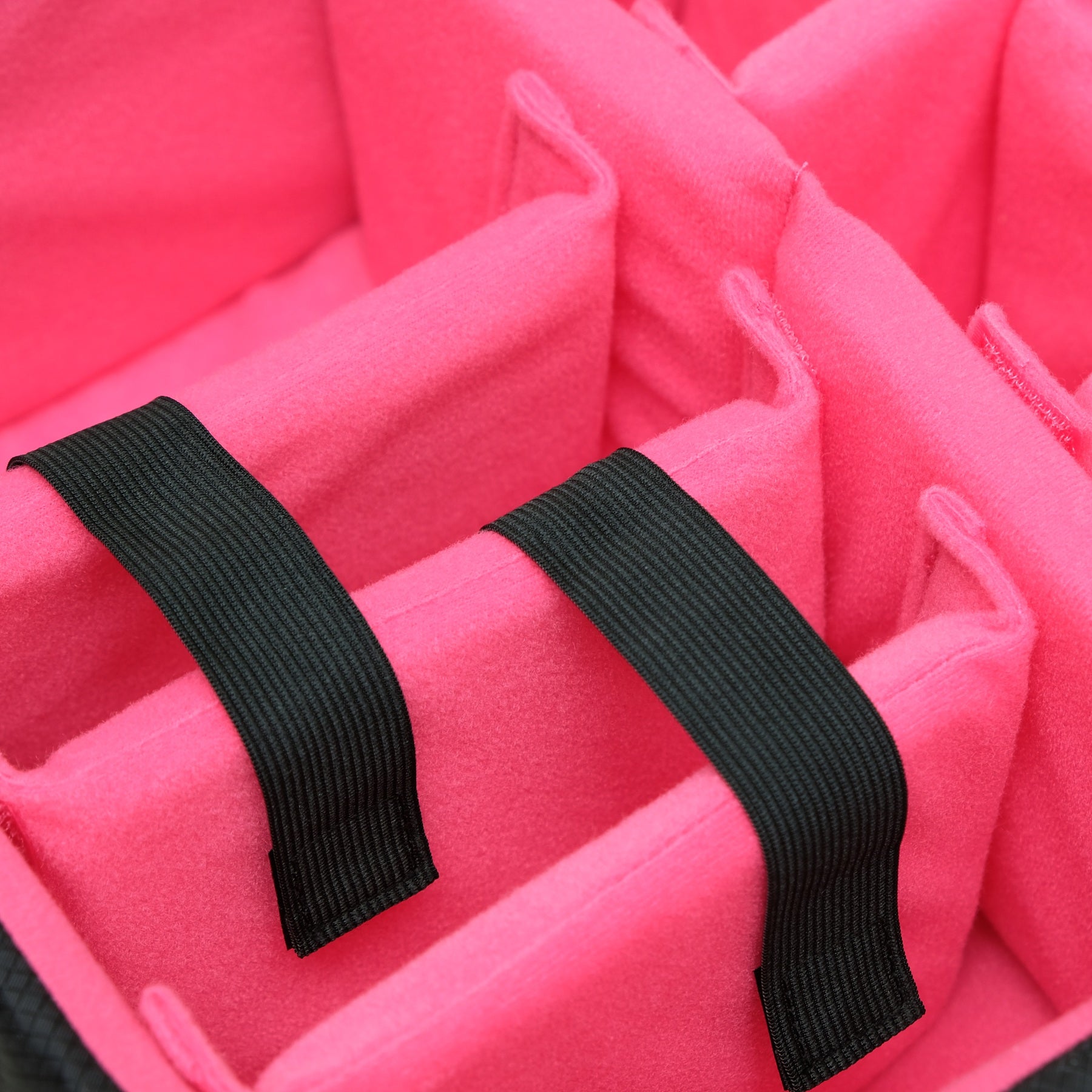 Peli_Case_1510_Rosa_Polstret_Skillepladesaet_Organizer_Set_Fotografering