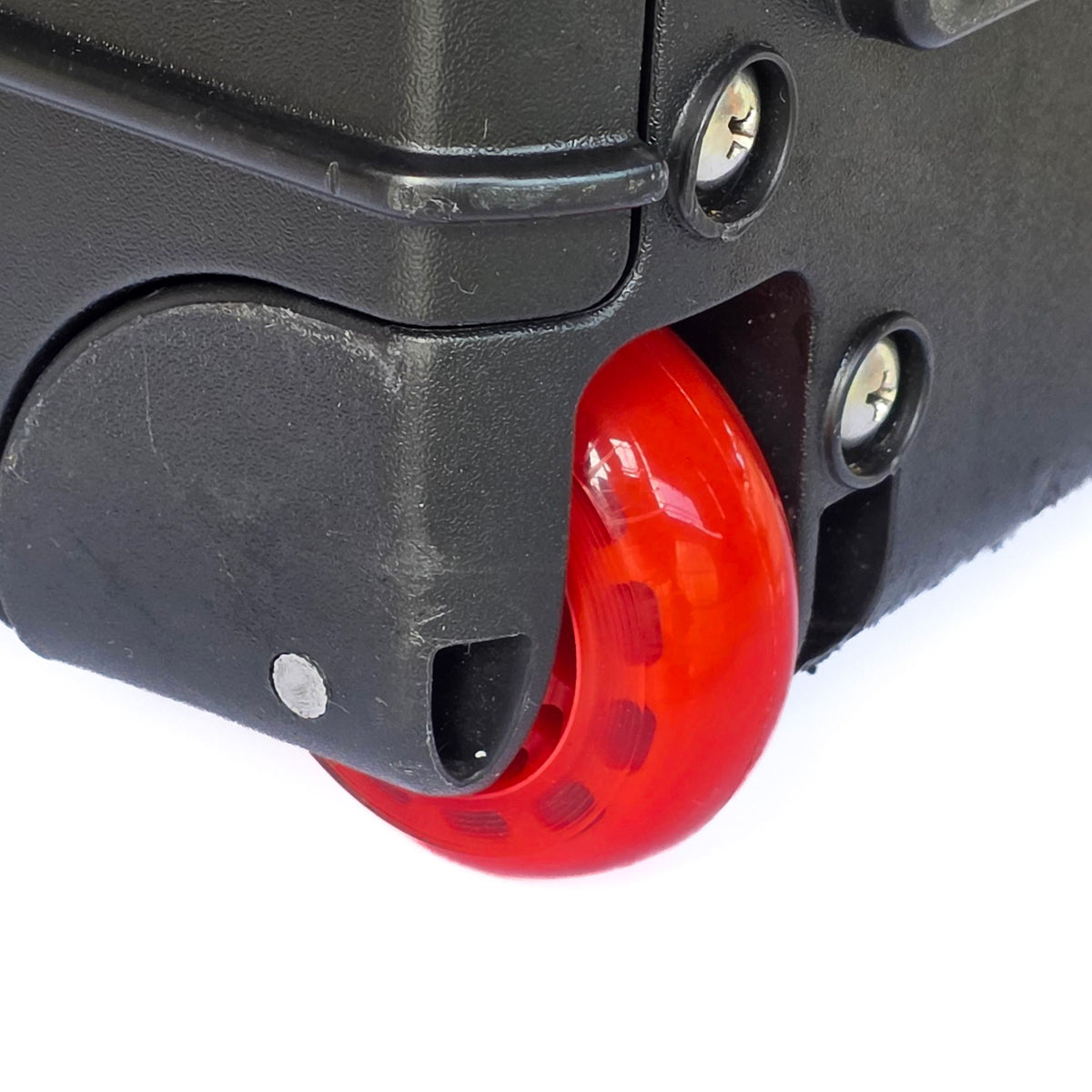 Coloured replacement rubber wheels for Peli Air cases – aftermarket 60 mm wheels, detail view