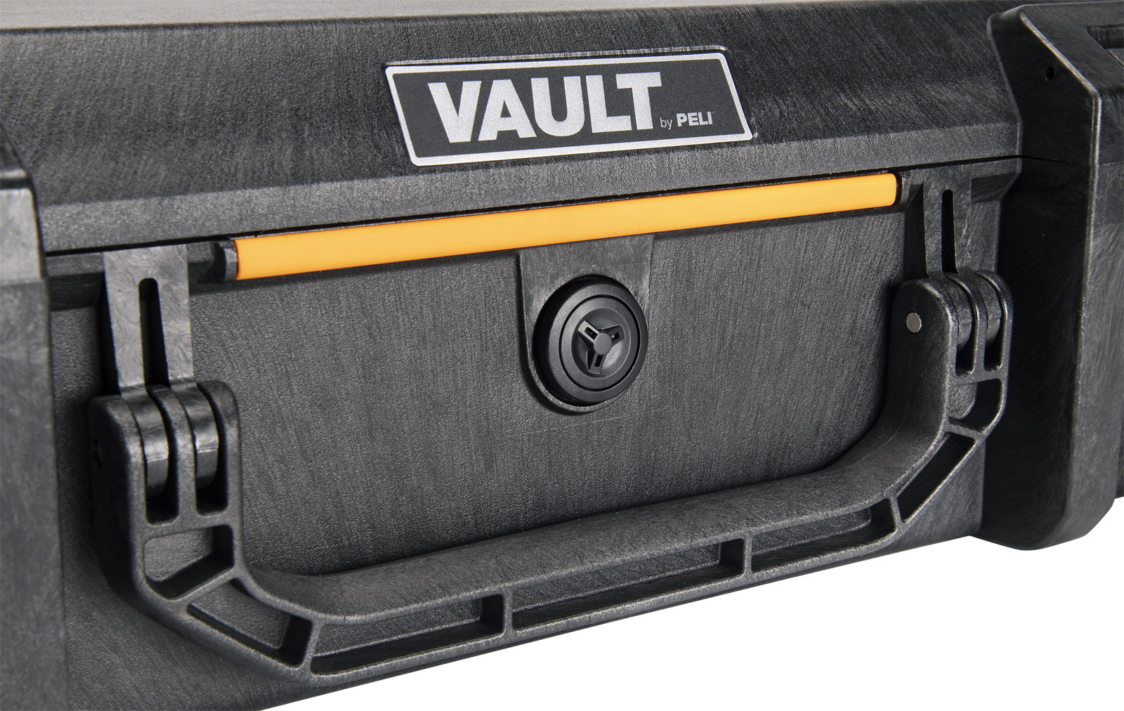 Peli Vault V800 dobbelt riffelkuffert i sort, nærbillede af trykknaplås og hængsel